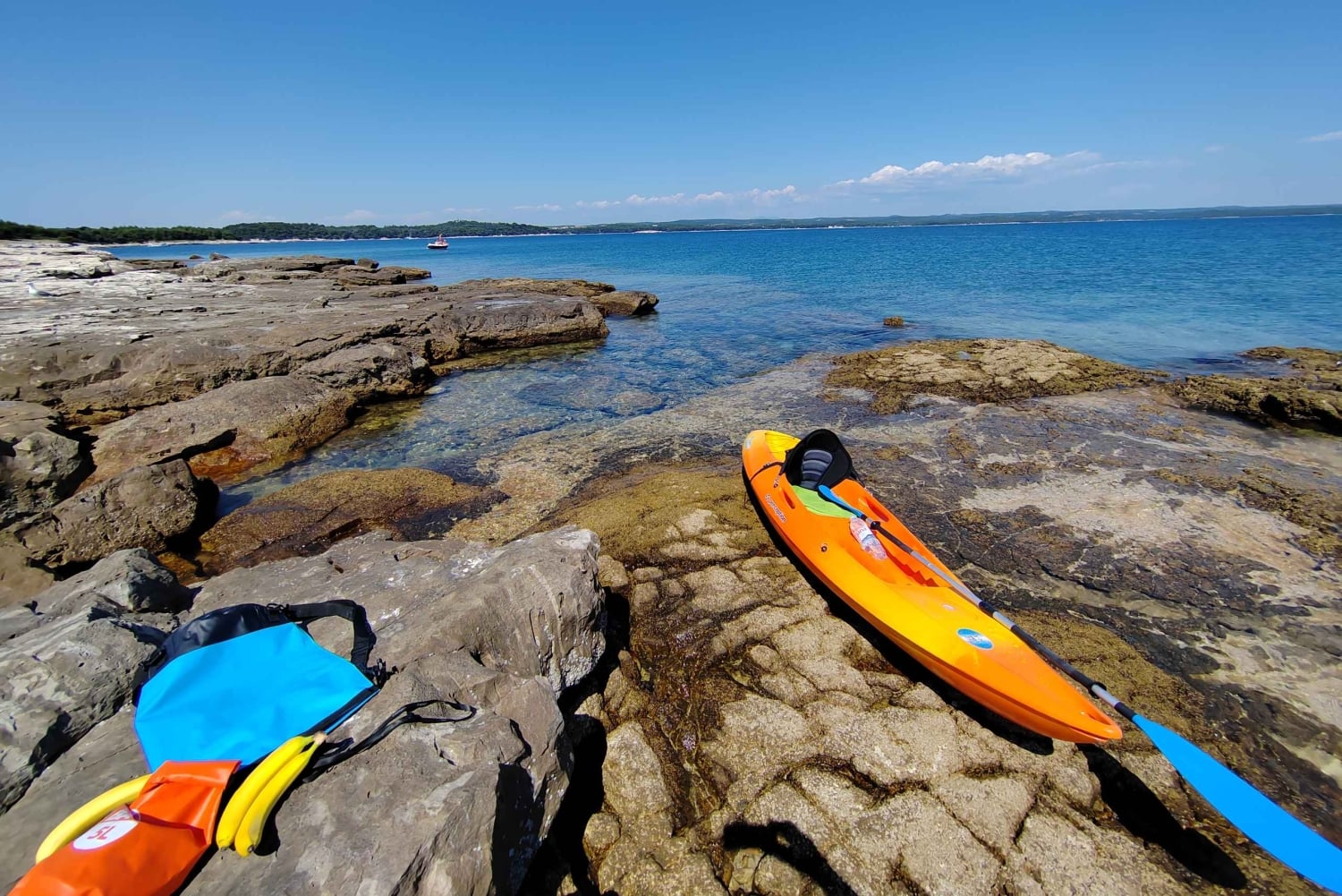 Rovinj: Excursión en kayak y snorkel por las Islas Desiertas del Cabo Dorado