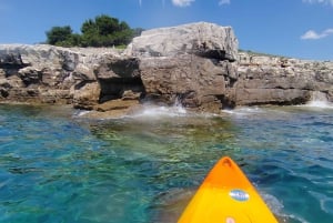 Excursión en kayak y snorkel por las islas desiertas del Cabo Dorado de Rovinj