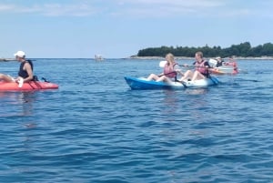 Rovinj: Excursión en kayak y snorkel por las Islas Desiertas del Cabo Dorado