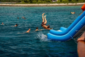 難破船 - ブルーラグーン 全込プラン + トロギール散策ツアー