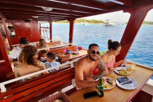 Split: rejs po 3 wyspach i Błękitnej Lagunie z lunchem i napojami