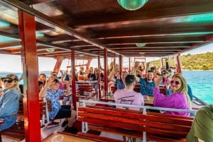 Split: Kryssning med 3 öar och Blå lagunen med lunch och dryck
