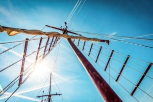 Split: 3 Inseln & Blaue Lagune: Bootsfahrt mit Mittagessen & Getränken