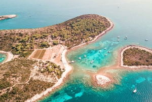 Split: tour de día completo por las 5 islas: Cueva Azul, Vis y Hvar