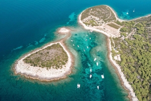 Split: tour de día completo por las 5 islas: Cueva Azul, Vis y Hvar