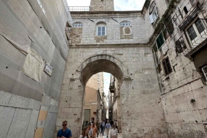 Split ja Diocletianuksen palatsi kävelykierros paikallisen oppaan johdolla