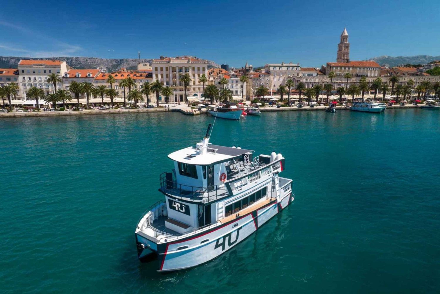 Split: blauwe grot en 5 eilanden catamaran speedbootcruise