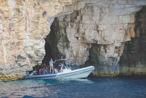 Split: Blue Cave 5 eilanden trip met toegangsbewijs voor de Blue Cave