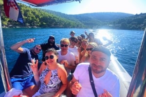 Spalato: Tour per piccoli gruppi della Laguna Blu e delle 3 Isole con pranzo