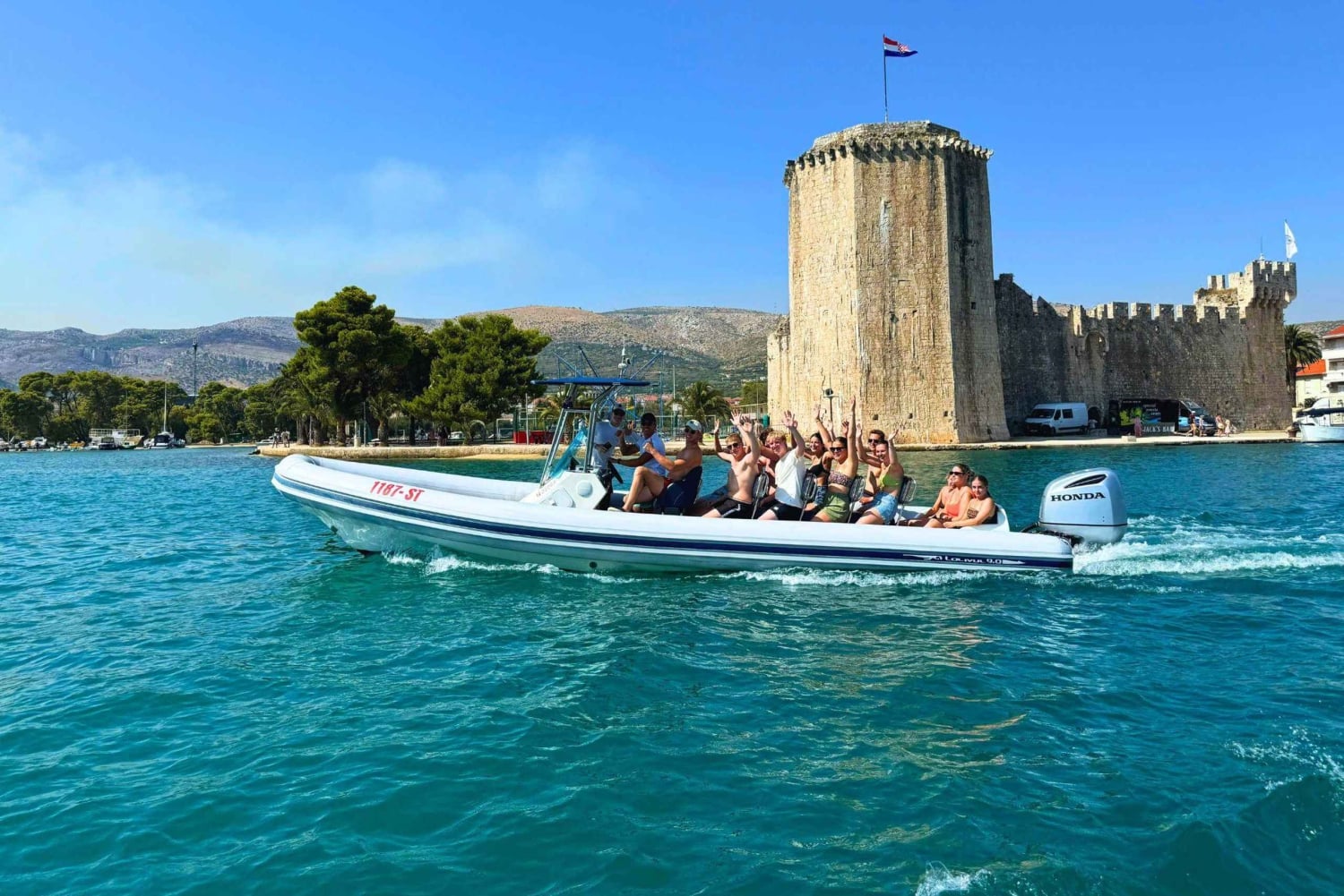 Split: Wycieczka łodzią motorową po Błękitnej Lagunie i 3 wyspach – mała grupa