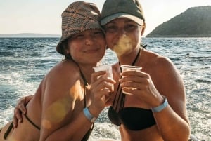 Split: Blue Lagoon and 3 Island Cruise with Food and Drinks