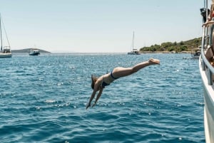 Split: Blue Lagoon and 3 Island Cruise with Food and Drinks