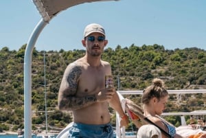 Split: Blue Lagoon and 3 Island Cruise with Food and Drinks