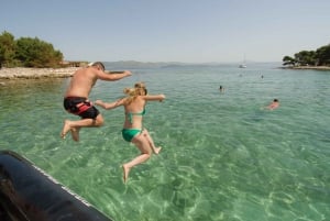 Split: Blue Lagoon and 3 Islands Speeeboat Tour with Lunch