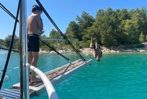 Split: Båttur till Blå lagunen och Šolta med lunch och dryck