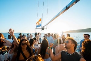 Split: festa no barco na Lagoa Azul, DJs, natação, shots e afterparty