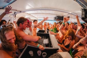 Split: festa no barco na Lagoa Azul, DJs, natação, shots e afterparty