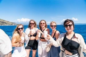 Split: festa no barco na Lagoa Azul, DJs, natação, shots e afterparty