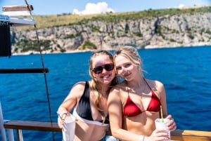 Split: festa no barco na Lagoa Azul, DJs, natação, shots e afterparty