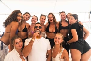 Split: festa no barco na Lagoa Azul, DJs, natação, shots e afterparty