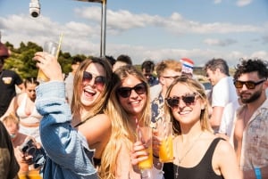 Split: festa no barco na Lagoa Azul, DJs, natação, shots e afterparty