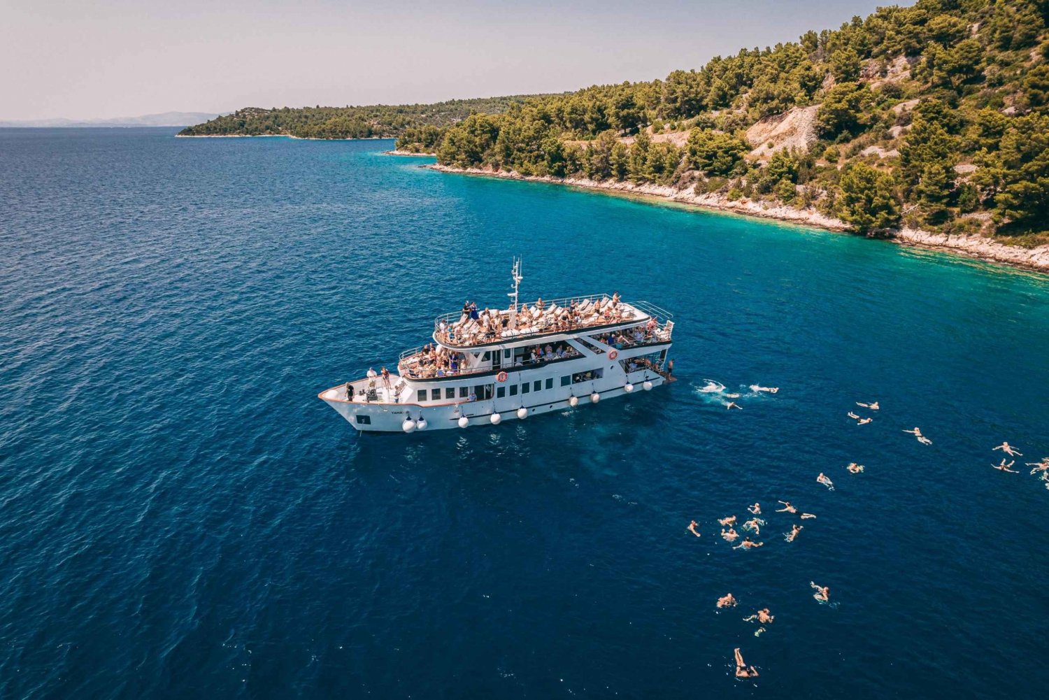Split: Blaue Lagune, Schiffswrack und Šolta mit Essen und Getränken