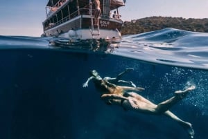 Split: Blue Lagoon, Shipwreck and Šolta with Food and Drinks
