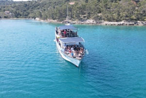 Split: Blue Lagoon, Shipwreck, & Šolta with Lunch & Drinks