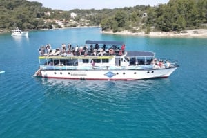 Split: Blue Lagoon, Schipbreuk & Šolta met Lunch & Drankjes