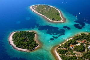 Split: Blue Lagoon, Shipwreck & Šolta with Lunch & Drinks