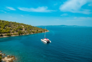 Split: Blue Lagoon & Trogir Boat Tour with Lunch and Drinks