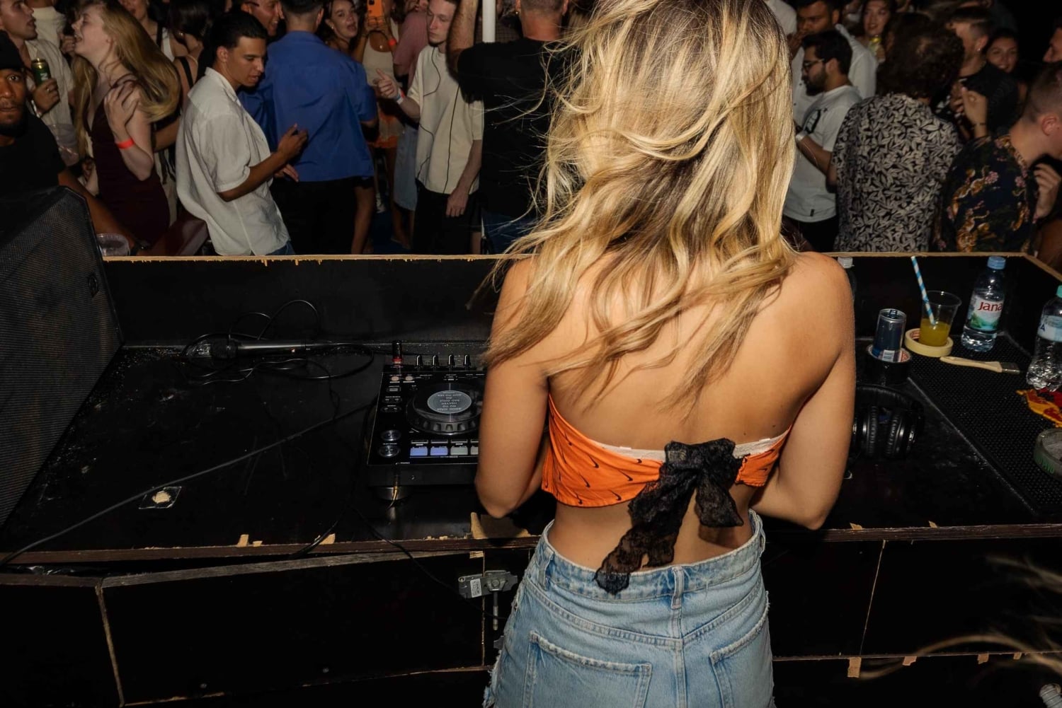 Separa: Passeio de barco com acesso à discoteca, shots e festa no barco