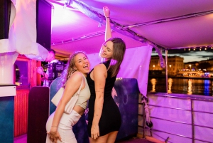 Split: paseo en barco con acceso a discoteca, chupitos y fiesta en el barco