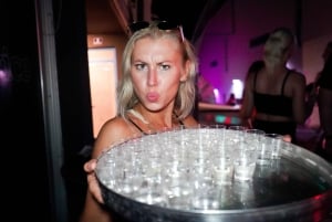 Separa: Passeio de barco com acesso à discoteca, shots e festa no barco