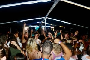 Separa: Passeio de barco com acesso à discoteca, shots e festa no barco