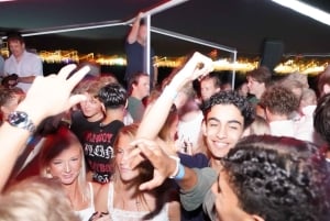 Separa: Passeio de barco com acesso à discoteca, shots e festa no barco