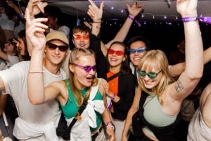 Separa: Passeio de barco com acesso à discoteca, shots e festa no barco