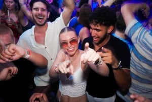 Separa: Passeio de barco com acesso à discoteca, shots e festa no barco