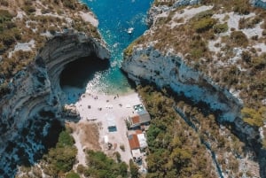 Split - Båttur till Blå grottan Båttur till Blå grottan, Vis, Blå lagunen, Hvar, Brač