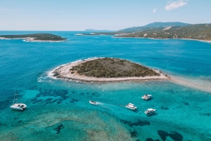 スプリット青の洞窟、ヴィス島、ブルーラグーン、フヴァル島、ブラチ島へのボートツアー