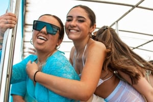 Partir: Fiesta en barco en la Laguna Azul del Capitán con DJ en directo