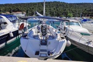 Split: Dagsutflykt med segelbåt till ön Šolta och ön Brač