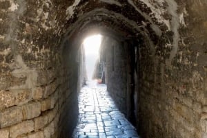 Jakautukaa: Diocletianuksen palatsin kellariin suuntautuva Game of Thrones -kierros