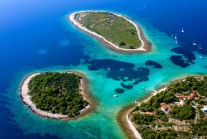 Split: Halvdagstur med båt til Den blå lagune, skipsvrak og Trogir