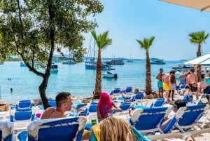 Split: Półdniowa wycieczka łodzią do Błękitnej Laguny, wraku statku i Trogiru