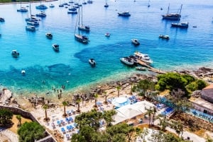 Spalato: Tour di mezza giornata della laguna blu, del relitto e di Trogir in barca