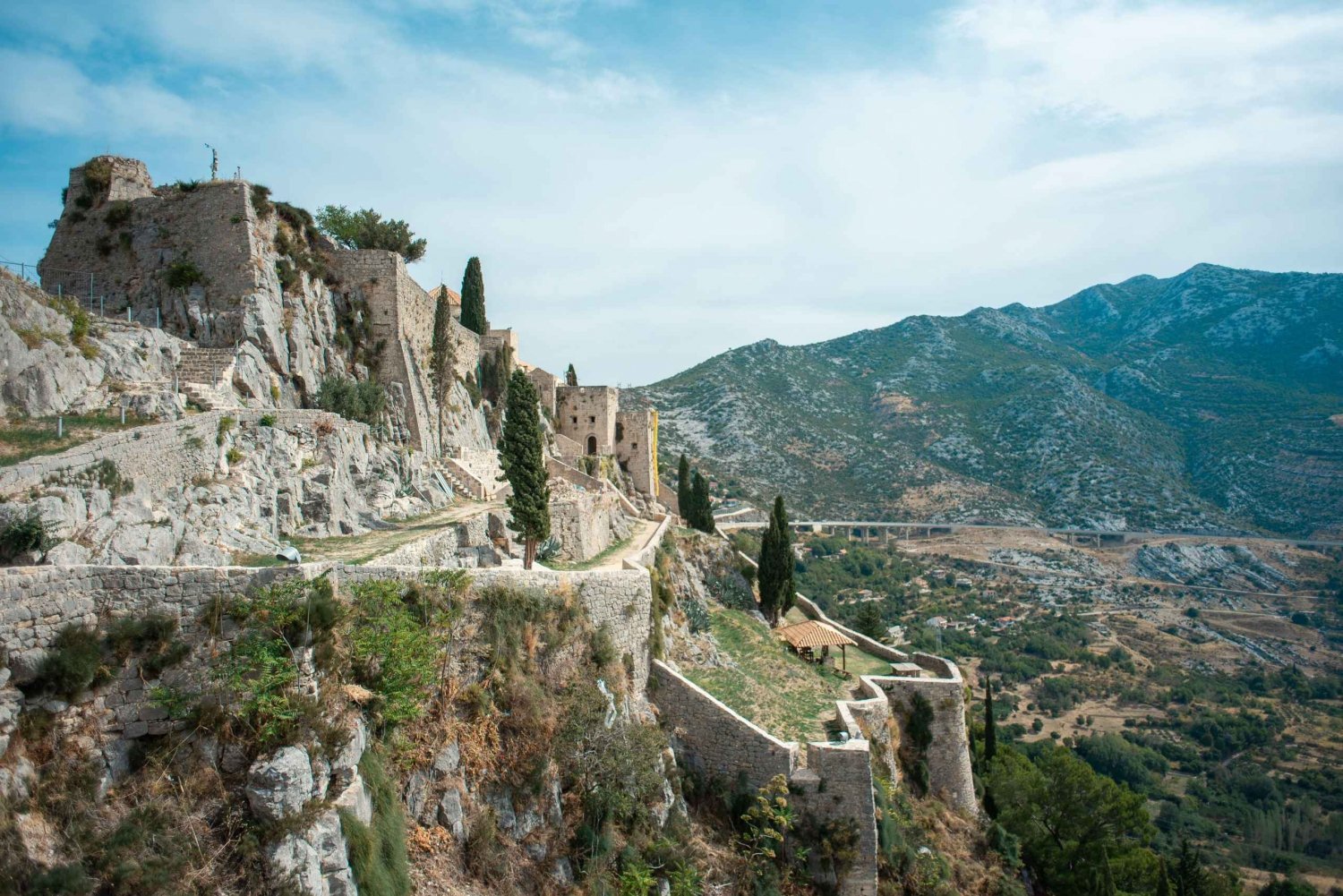 Split: Halvdagstur til Klis-fæstningen og Vranjača-grotten