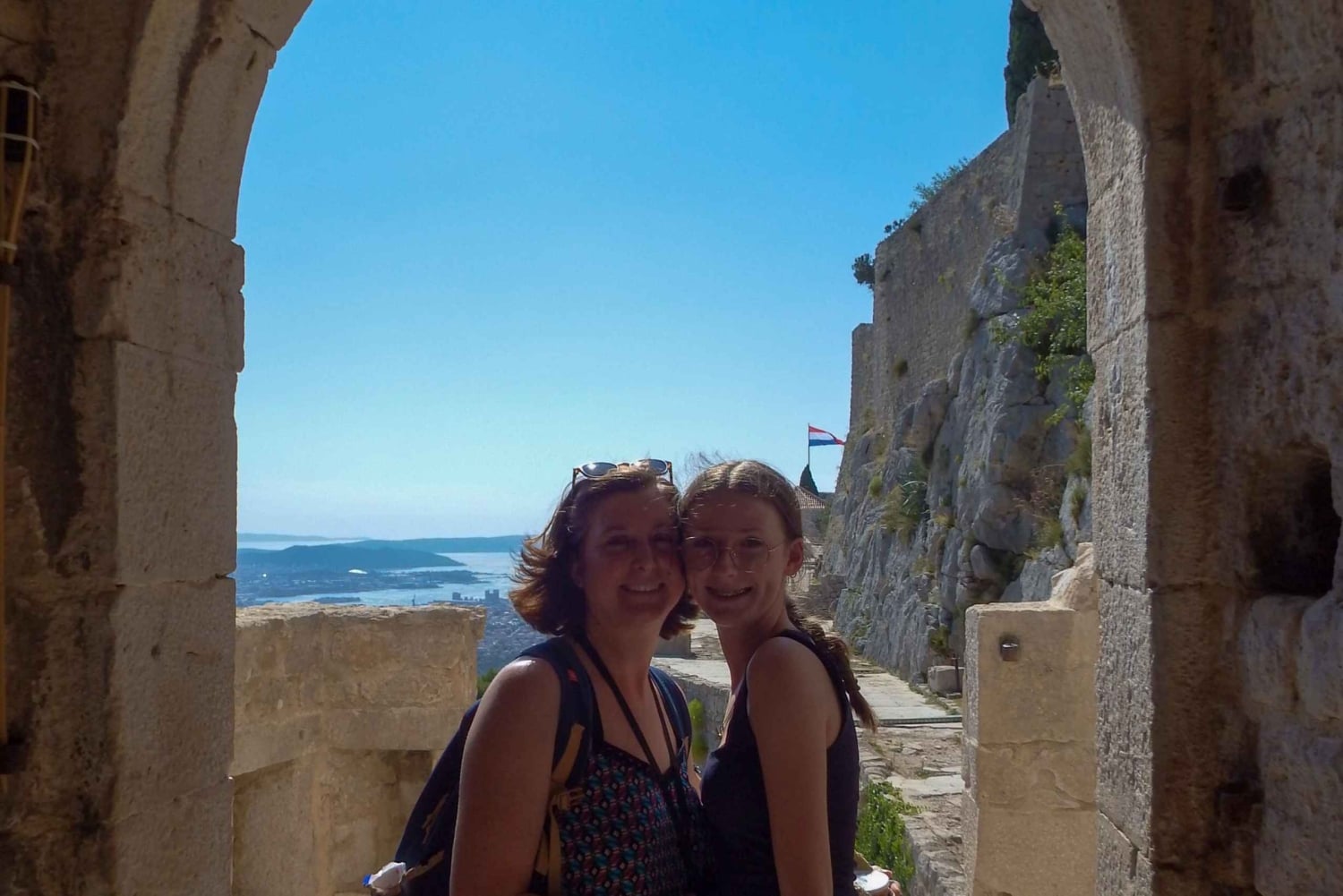 スプリト：ホップオン＆オフグリーンラインでクリス、オリーブ博物館、ジュニャンへ