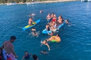 Split: Crucero por Hvar, Brač y Pakleni con almuerzo y bebidas