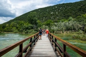 Split : Excursion d'une journée dans le parc national de Krka avec promenade en bateau et baignade